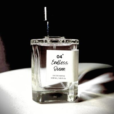 Perfume bottle of Endless Ocean by Bois et Fleurs Parfums, featuring fresh notes of green mandarin, aquozone, cypress, lavender, mineral amber, and clean musk.