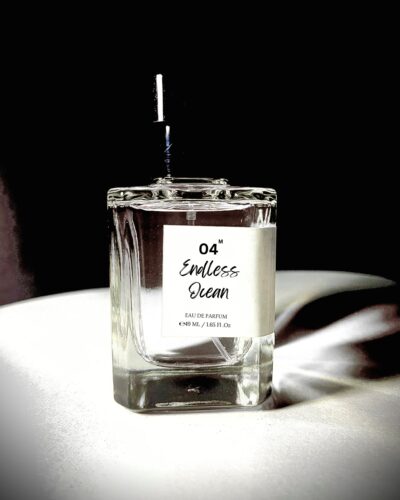Perfume bottle of Endless Ocean by Bois et Fleurs Parfums, featuring fresh notes of green mandarin, aquozone, cypress, lavender, mineral amber, and clean musk.