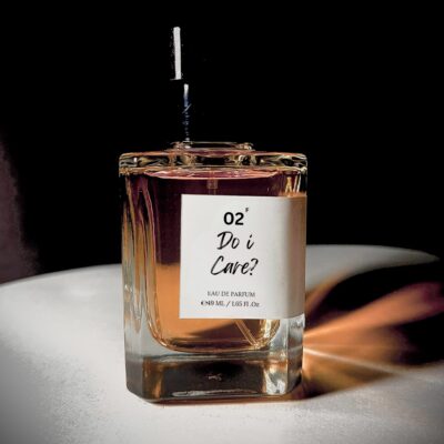 Perfume bottle of Do I Care? by Bois et Fleurs Parfums, featuring bold notes of orange blossom, pink pepper, coffee, jasmine, vanilla, and patchouli.